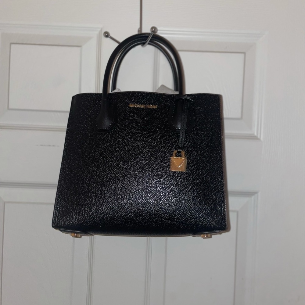 MichaelKors Mercer Medium Accordion Convertible